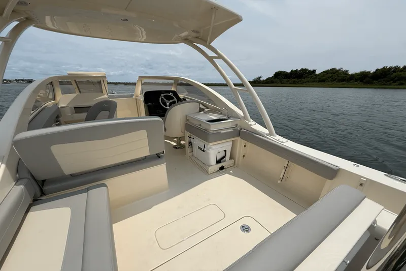 Slide: The Image of Scout 240 Dorado 2025 - 10