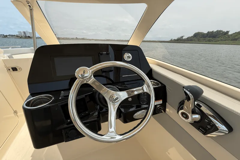 Slide: The Image of Scout 240 Dorado 2025 - 13