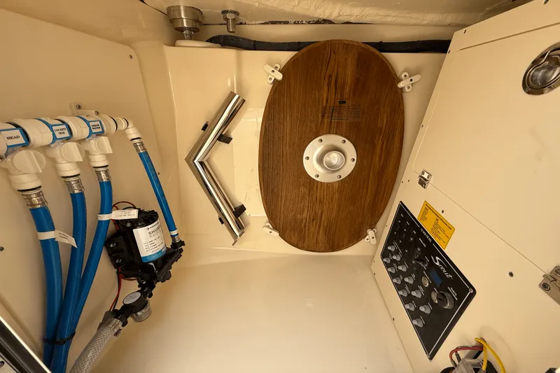 Slide: The Image of Scout 240 Dorado 2025 - 20