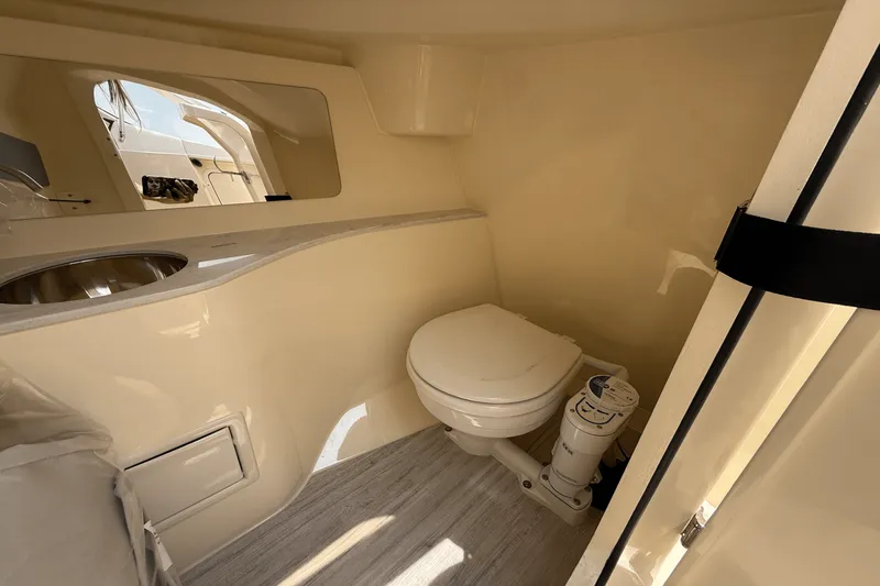 Slide: The Image of Scout 240 Dorado 2025 - 21