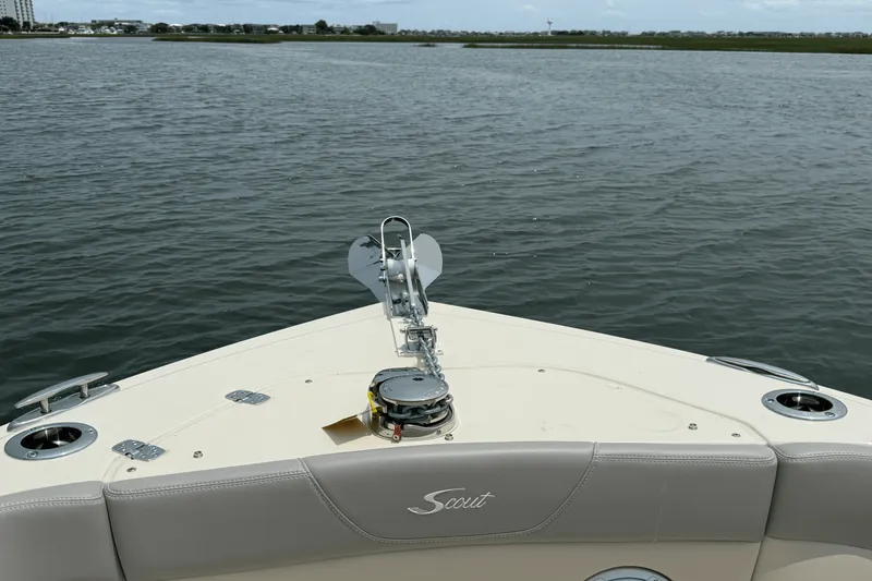 Slide: The Image of Scout 240 Dorado 2025 - 23