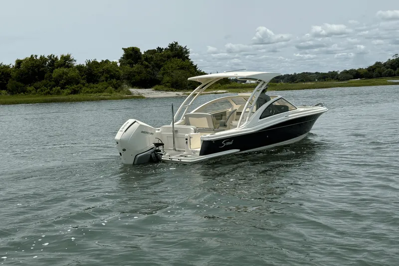 Slide: The Image of Scout 240 Dorado 2025 - 6