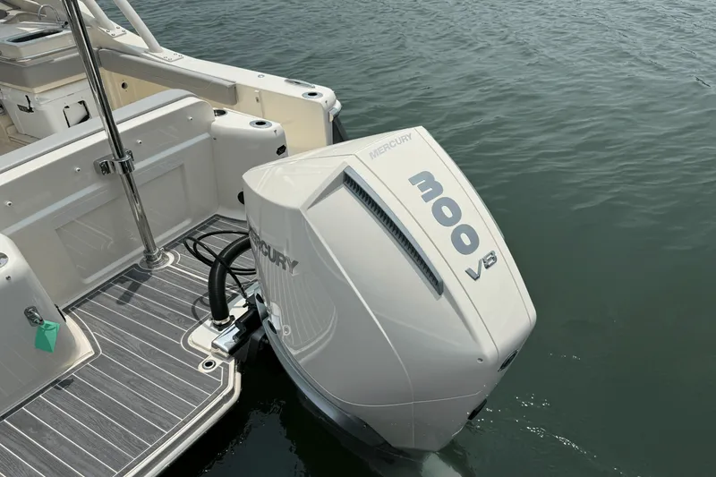 Slide: The Image of Scout 240 Dorado 2025 - 7