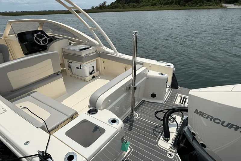 Slide: The Image of Scout 240 Dorado 2025 - 8