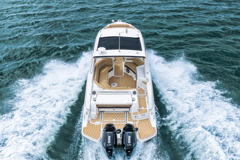 Slide: The Image of Sea Ray SLX 350 Outboard 2026 - 20