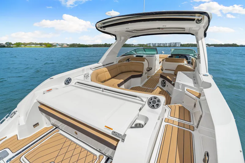 Slide: The Image of Sea Ray SLX 350 Outboard 2026 - 21