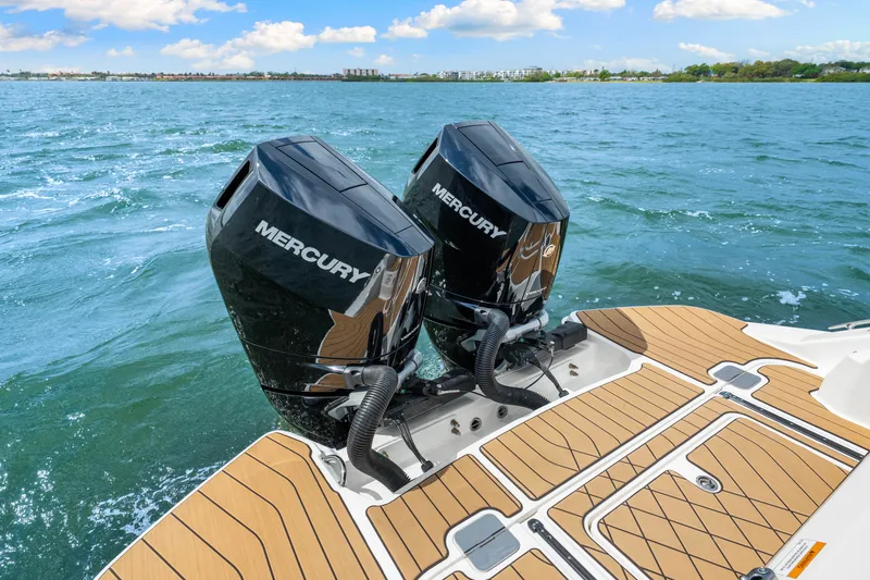Slide: The Image of Sea Ray SLX 350 Outboard 2026 - 22