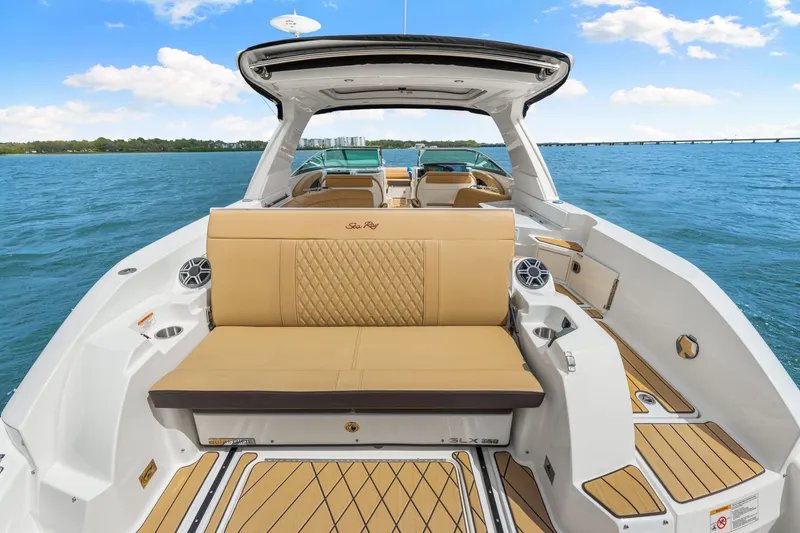 Slide: The Image of Sea Ray SLX 350 Outboard 2026 - 23