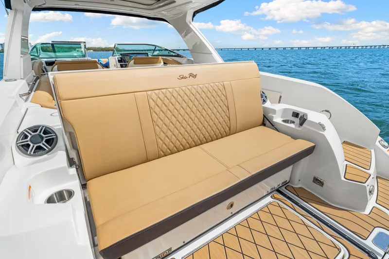 Slide: The Image of Sea Ray SLX 350 Outboard 2026 - 24