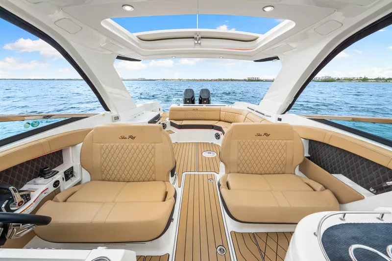 Slide: The Image of Sea Ray SLX 350 Outboard 2026 - 29