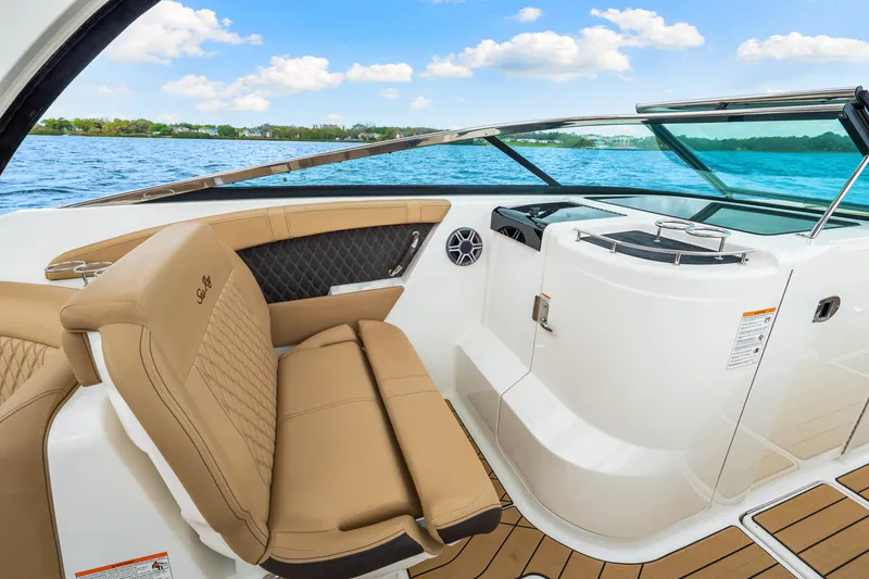 Slide: The Image of Sea Ray SLX 350 Outboard 2026 - 34