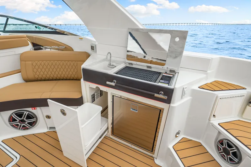 Slide: The Image of Sea Ray SLX 350 Outboard 2026 - 36