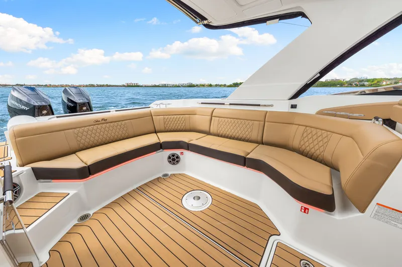 Slide: The Image of Sea Ray SLX 350 Outboard 2026 - 37