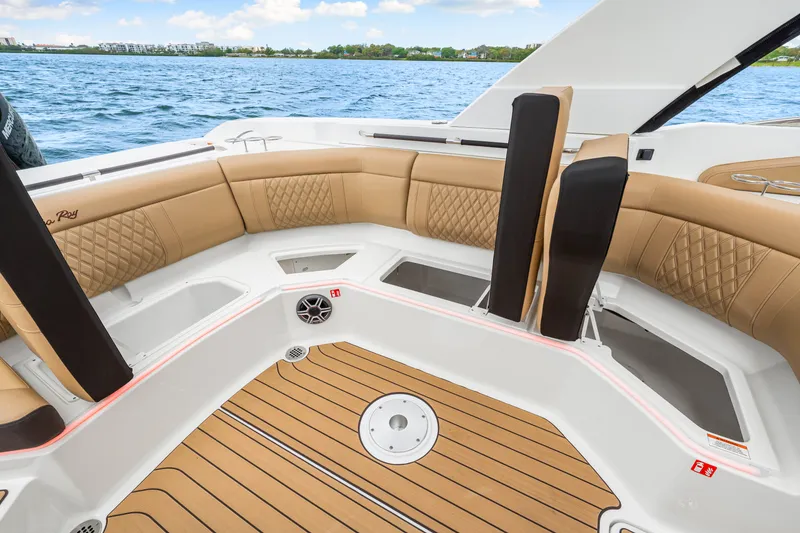 Slide: The Image of Sea Ray SLX 350 Outboard 2026 - 38