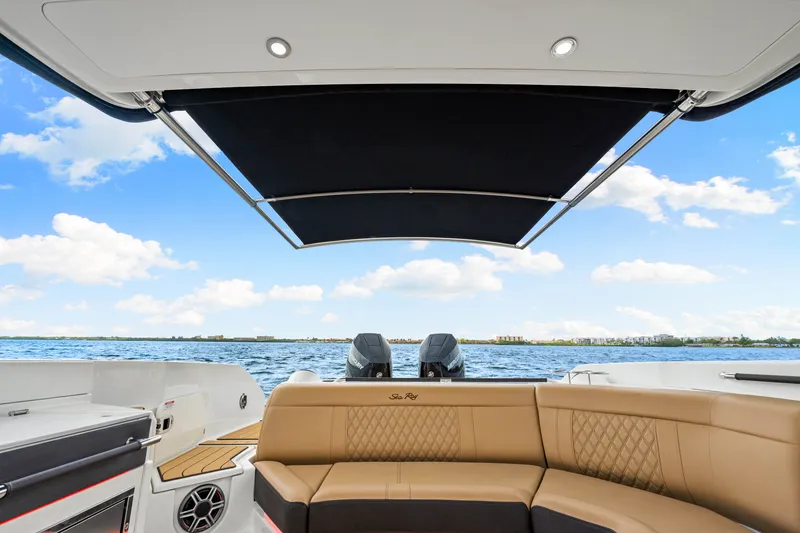 Slide: The Image of Sea Ray SLX 350 Outboard 2026 - 39