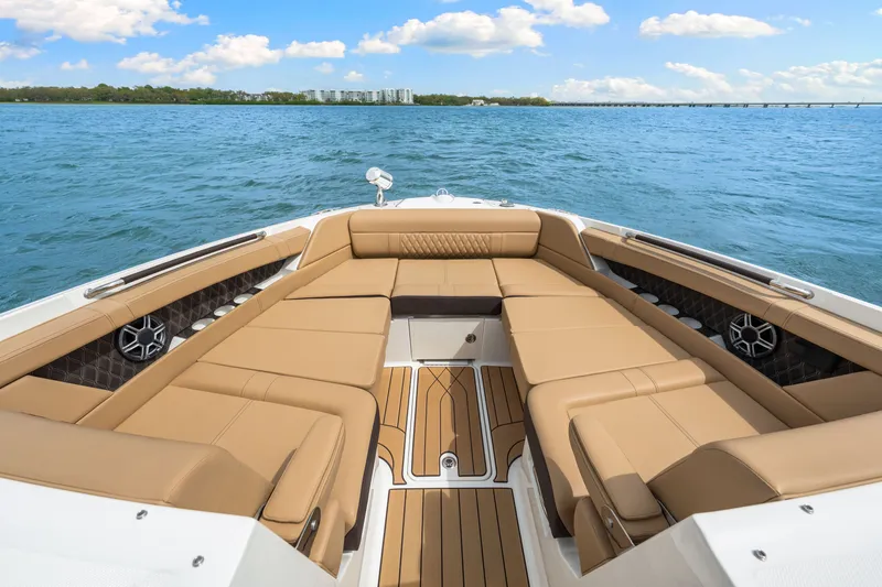 Slide: The Image of Sea Ray SLX 350 Outboard 2026 - 40