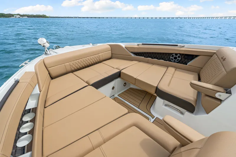 Slide: The Image of Sea Ray SLX 350 Outboard 2026 - 41