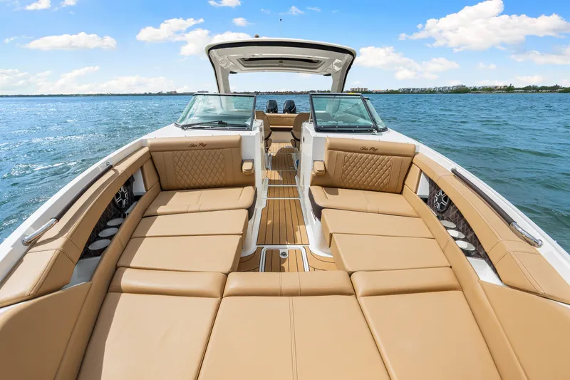 Slide: The Image of Sea Ray SLX 350 Outboard 2026 - 43