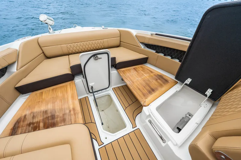 Slide: The Image of Sea Ray SLX 350 Outboard 2026 - 44