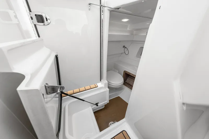 Slide: The Image of Sea Ray SLX 350 Outboard 2026 - 46