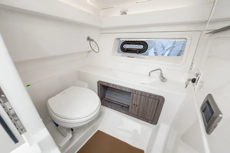 Slide: The Image of Sea Ray SLX 350 Outboard 2026 - 47