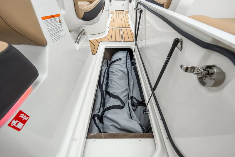 Slide: The Image of Sea Ray SLX 350 Outboard 2026 - 48