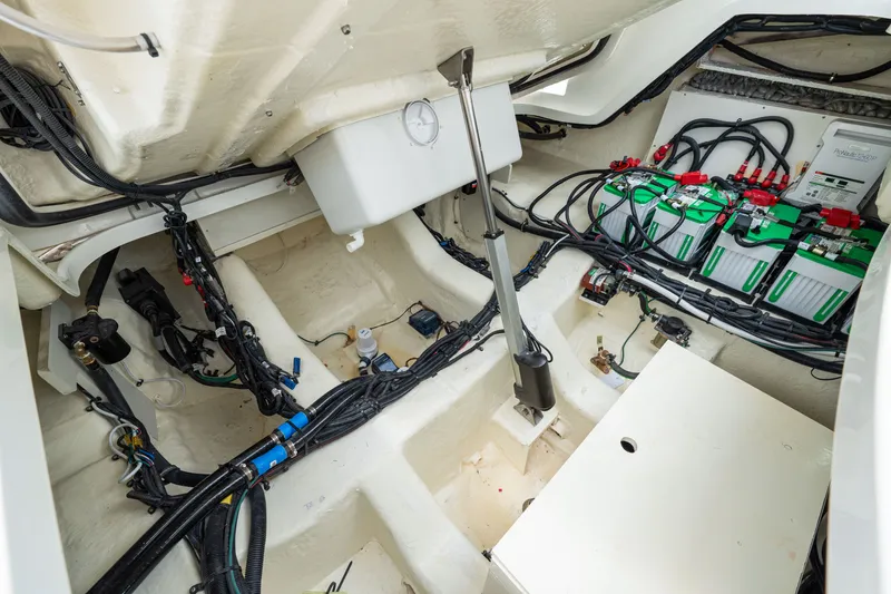 Slide: The Image of Sea Ray SLX 350 Outboard 2026 - 49