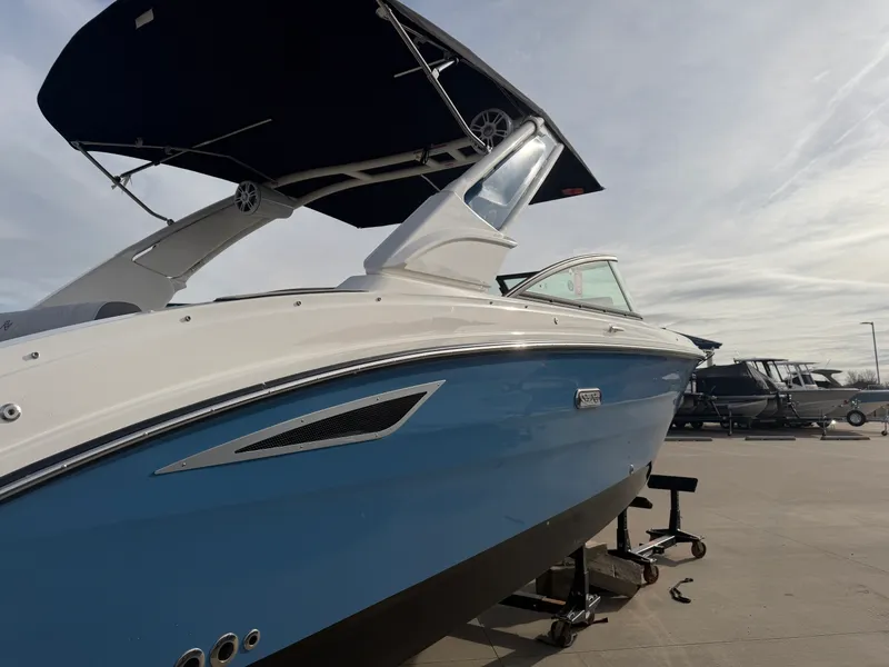 Slide: The Image of Sea Ray SDX 270 2026 - 2