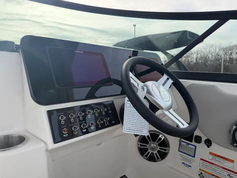 Slide: The Image of Sea Ray SDX 270 2026 - 20