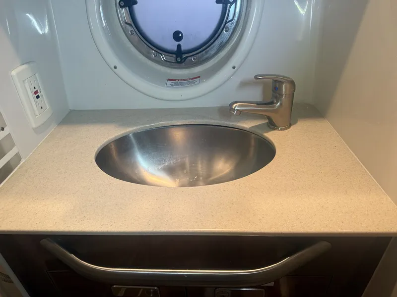 Slide: The Image of Sea Ray 37 SUNDANCER 2012 - 15