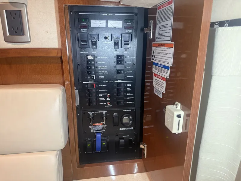 Slide: The Image of Sea Ray 37 SUNDANCER 2012 - 19