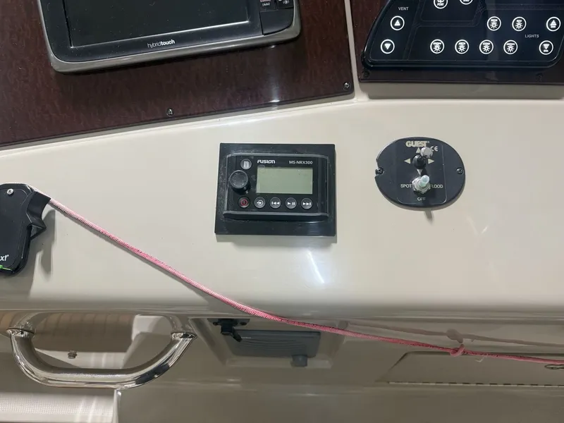 Slide: The Image of Sea Ray 37 SUNDANCER 2012 - 20