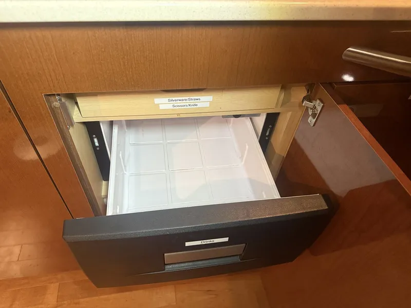 Slide: The Image of Sea Ray 37 SUNDANCER 2012 - 22