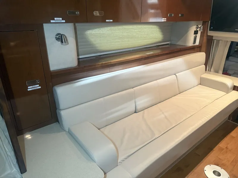 Slide: The Image of Sea Ray 37 SUNDANCER 2012 - 26