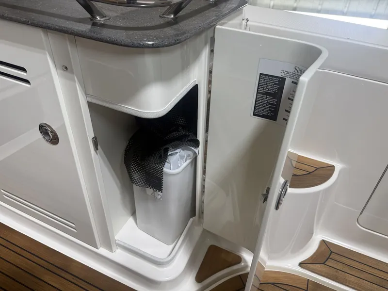 Slide: The Image of Sea Ray 37 SUNDANCER 2012 - 31