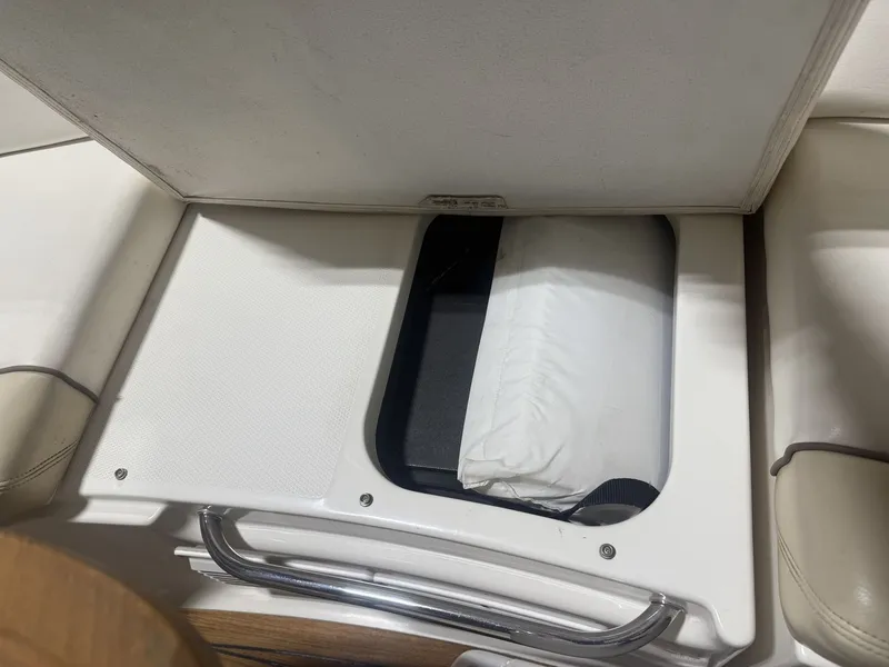 Slide: The Image of Sea Ray 37 SUNDANCER 2012 - 32