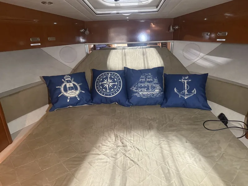 Slide: The Image of Sea Ray 37 SUNDANCER 2012 - 42