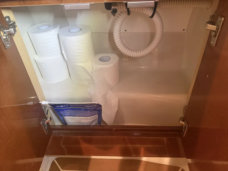 Slide: The Image of Sea Ray 37 SUNDANCER 2012 - 46