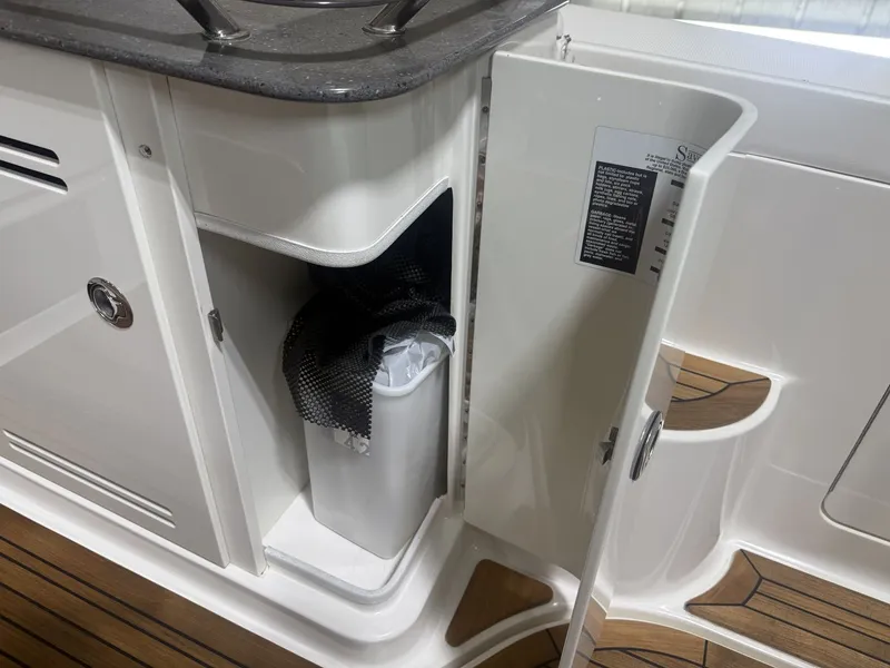 Slide: The Image of Sea Ray 37 SUNDANCER 2012 - 48