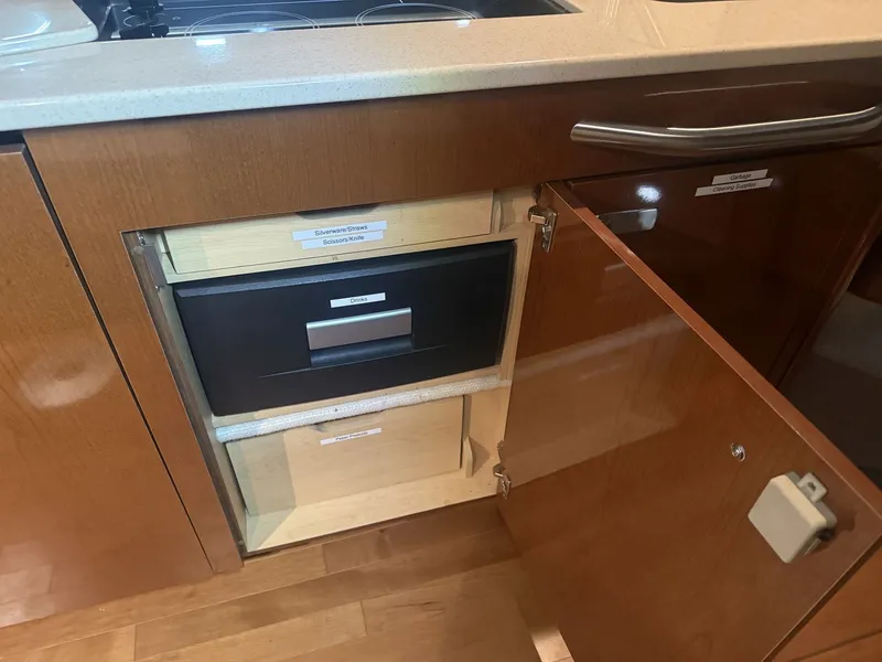 Slide: The Image of Sea Ray 37 SUNDANCER 2012 - 51