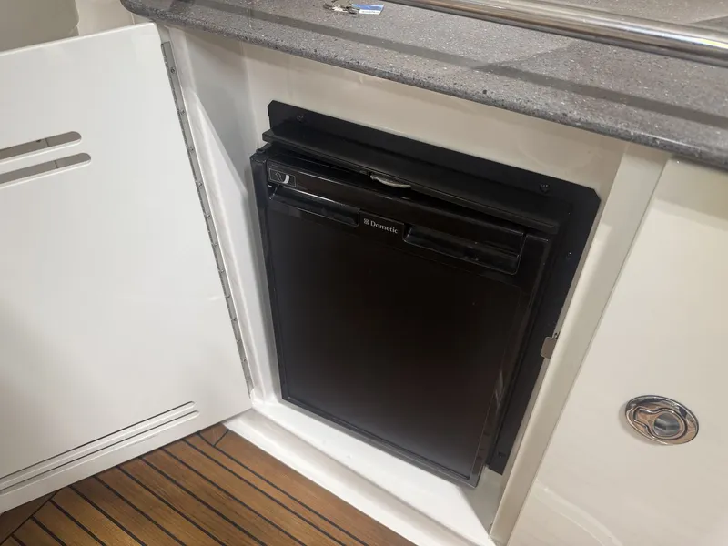 Slide: The Image of Sea Ray 37 SUNDANCER 2012 - 56