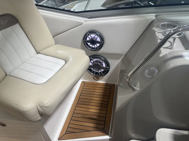 Slide: The Image of Sea Ray 37 SUNDANCER 2012 - 59