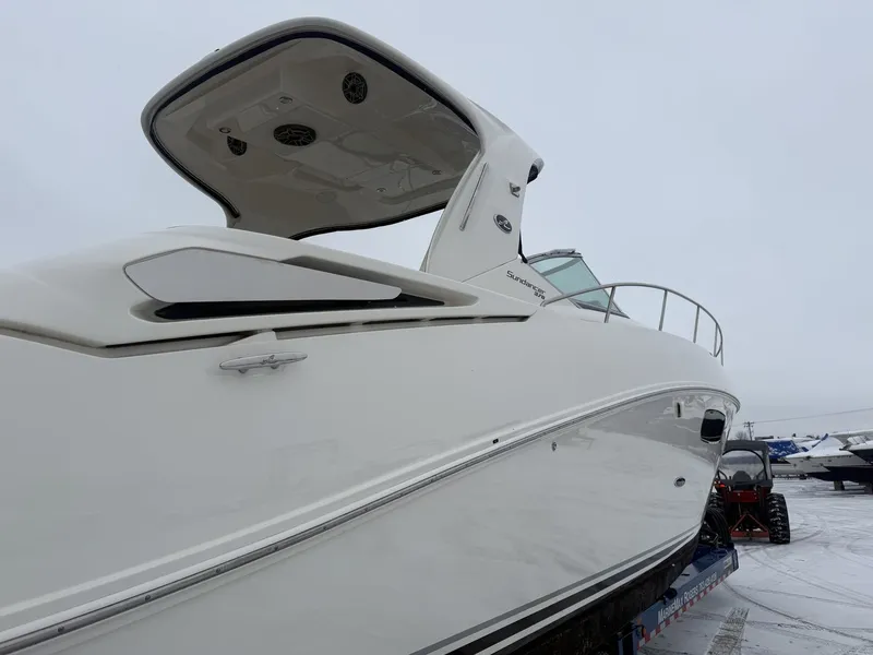 Slide: The Image of Sea Ray 37 SUNDANCER 2012 - 6