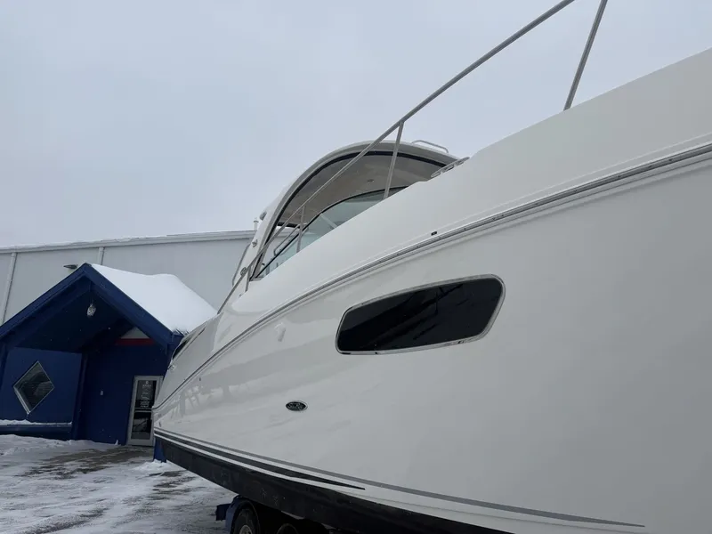 Slide: The Image of Sea Ray 37 SUNDANCER 2012 - 8