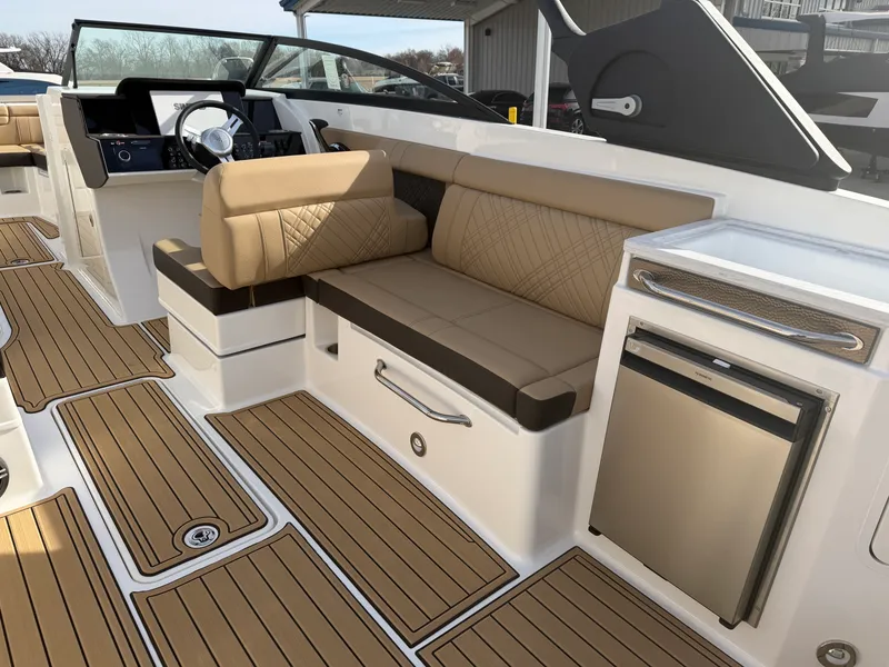 Slide: The Image of Sea Ray SDX 290 2026 - 14