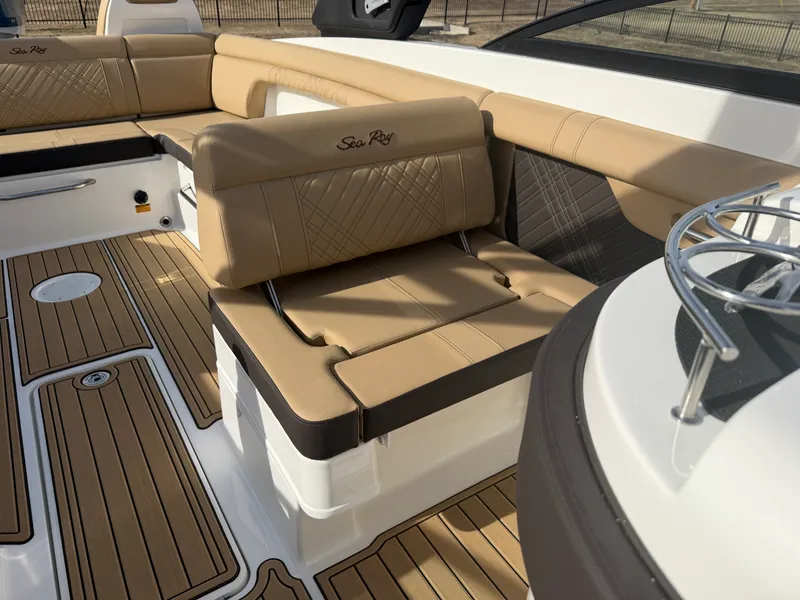Slide: The Image of Sea Ray SDX 290 2026 - 16