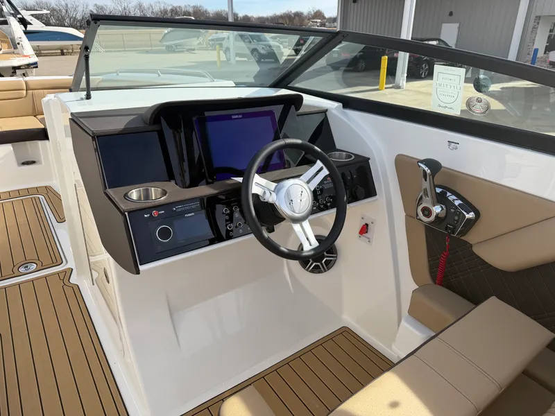 Slide: The Image of Sea Ray SDX 290 2026 - 19