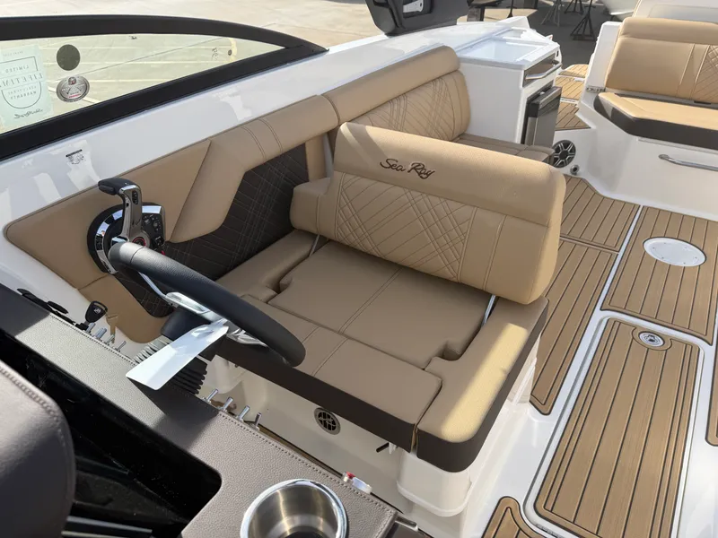 Slide: The Image of Sea Ray SDX 290 2026 - 22