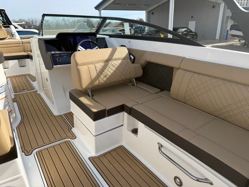 Slide: The Image of Sea Ray SDX 290 2026 - 23