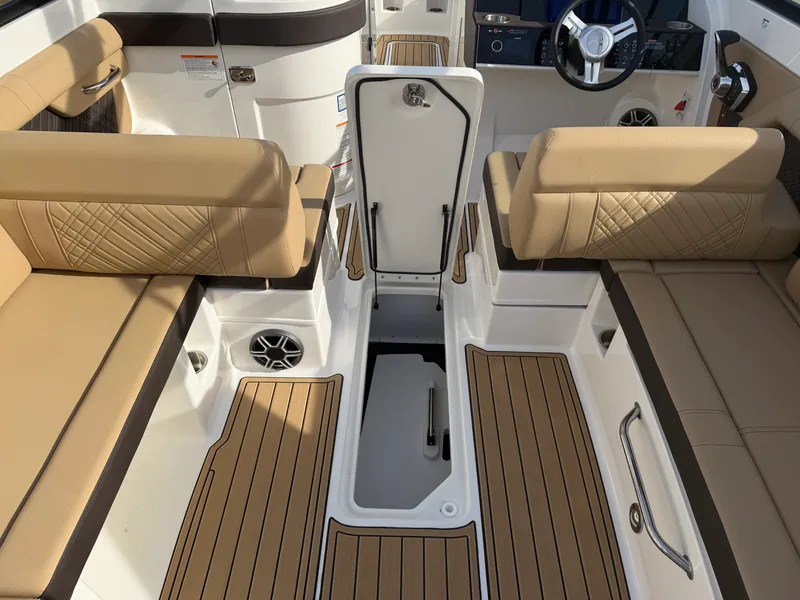 Slide: The Image of Sea Ray SDX 290 2026 - 24